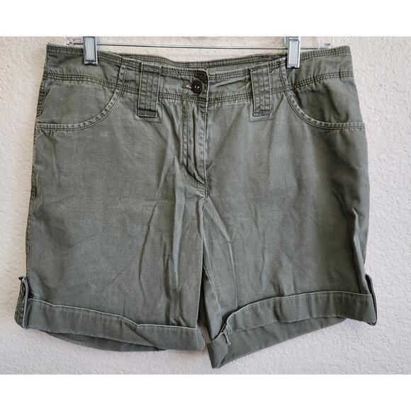 Liz Claiborne Army Green Flat Front Roll Tab Hem Shorts 8P Lightweight Soft - Picture 1 of 5